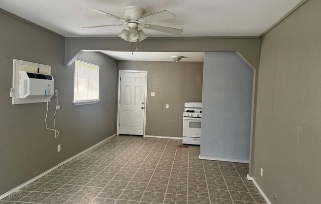 Cute 3/1 Home Available for Immediate Move In!