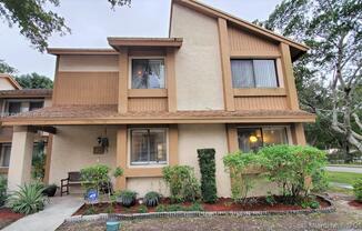 40 WIMBLEDON LK DR