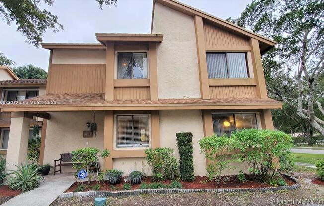 40 WIMBLEDON LK DR