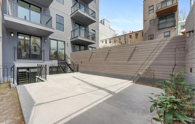 110 LUQUER ST