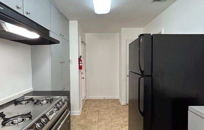 2 beds, 1 bath, $1,575