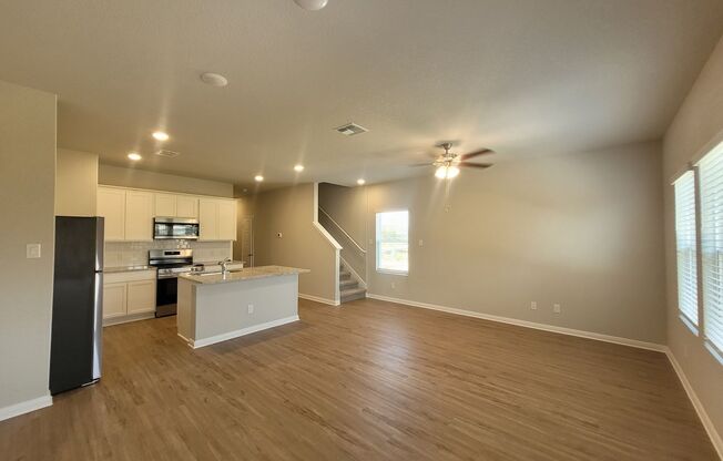 3 beds, 2.5 baths, $1,495, Unit 3826 Abbott Pass Unit 101