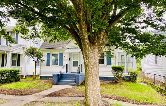 Adorable 2bdrm/1bth Bungalow Conveniently Located in Richmond's Historic Churchill!!