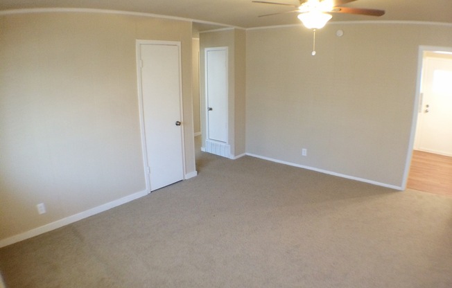 3 beds, 1 bath, $1,660