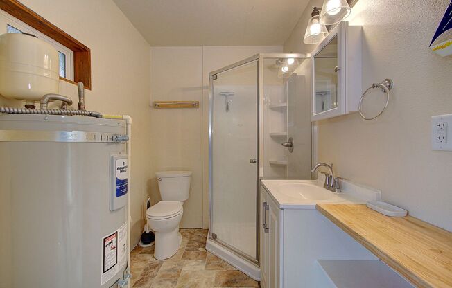 Studio ADU Unit w/ 1ba.