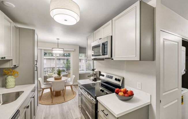 2 beds, 1 bath, 900 sqft, $2,100, Unit Apt. 216