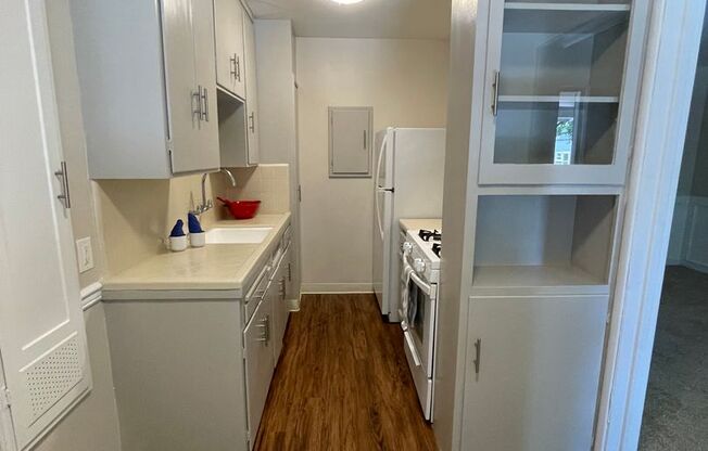 1 bed, 1 bath, $1,600, Unit 10