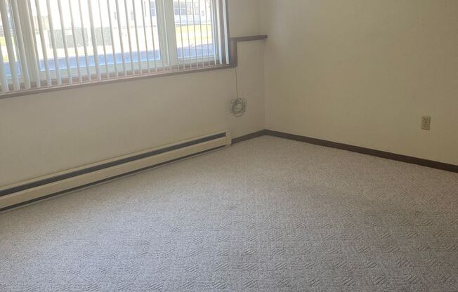 2 beds, 1 bath, $675, Unit Apt #A