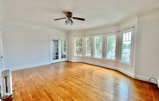 Charming 1 Bedroom Flat with a separate office in Boutique 4 unit Building