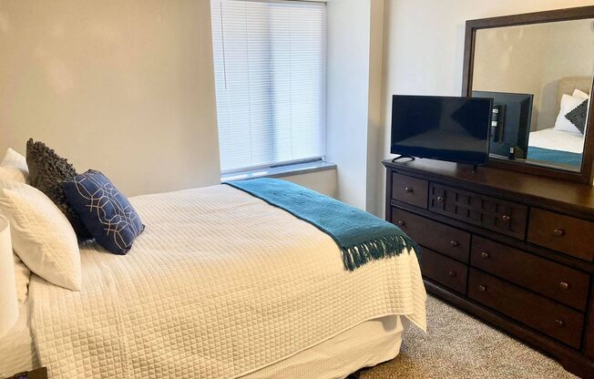 2 beds, 1 bath, 800 sqft, $1,049