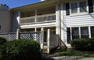 Updated 2 BR/2 BA Lower Level Condo in Germantown!