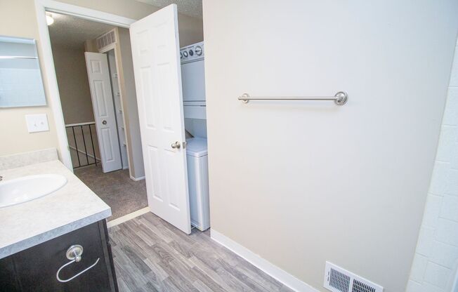 2 beds, 1.5 baths, 950 sqft, $1,546, Unit D112