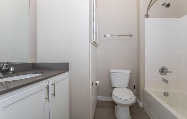 MODERN BATHROOM