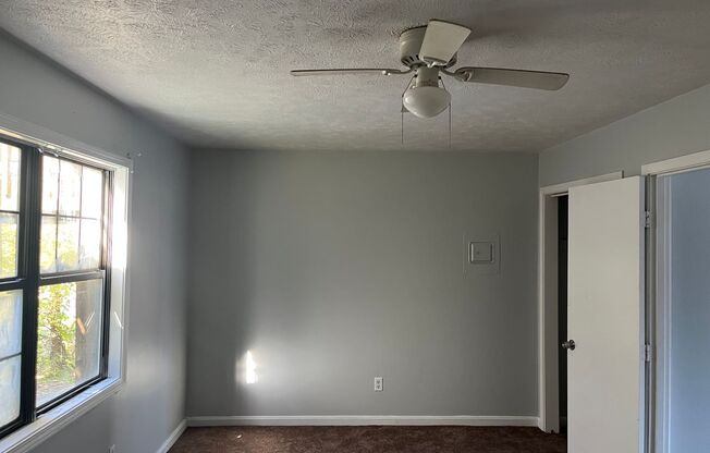 1 bed, 1 bath, $800, Unit G