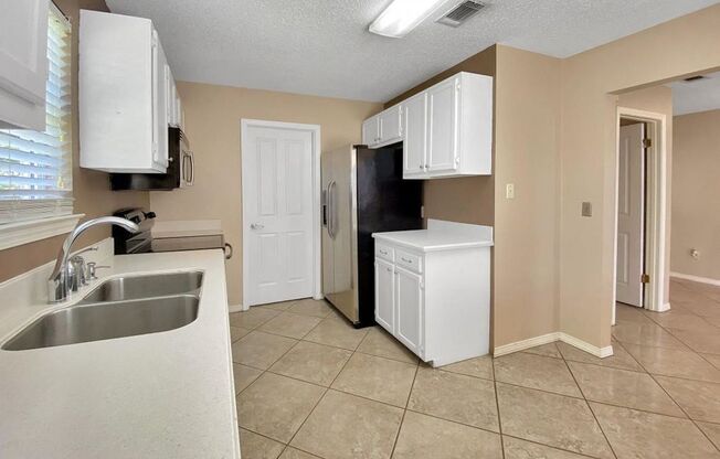 3 beds, 2 baths, $2,100