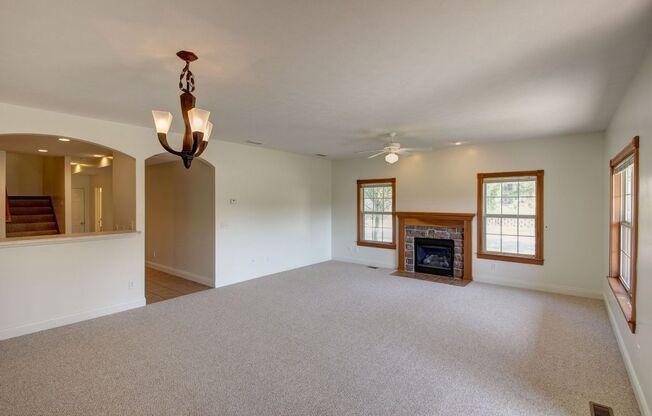 3 beds, 2 baths, 1,850 sqft, $2,275