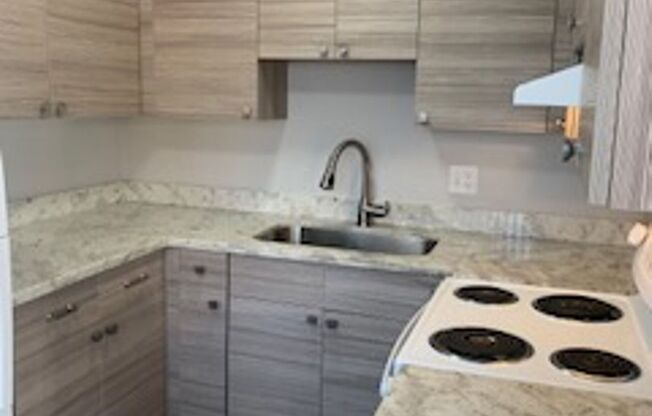 2 beds, 1 bath, 530 sqft, $2,695, Unit 032