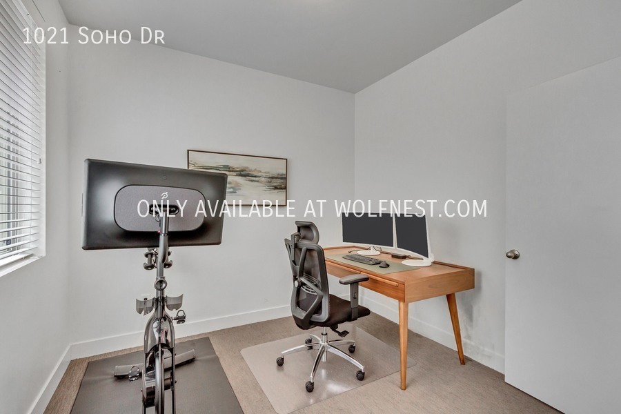 1021 SOHO DR
