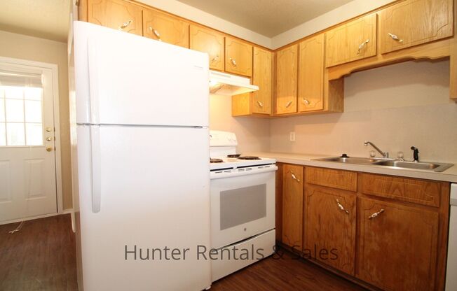 2 beds, 1.5 baths, $850, Unit Unit B