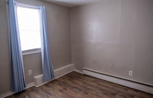 2 beds, 1 bath, $950, Unit Unit # 1 R (Rear)