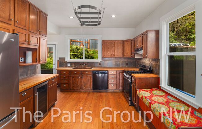 Adorable 3br, 2ba West Seattle Remodel * Beautiful Inside & Out * DT Seattle 12min