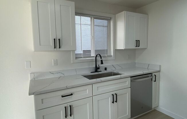 2 beds, 1 bath, 870 sqft, $1,655, Unit 109