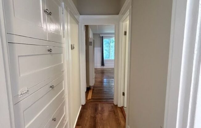 2 beds, 1 bath, $2,100, Unit #6