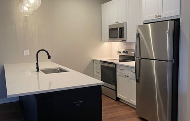 1 bed, 1 bath, 700 sqft, $1,925, Unit 520