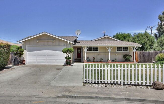 Spacious And Remodeled Single Story Home, Nice Yards, A/C, Private Courtyard, Wood Floors!