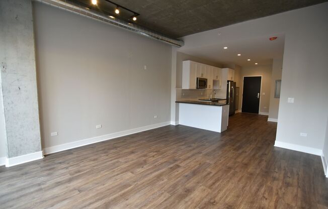 1 bed, 1 bath, 642 sqft, $3,160, Unit 3833-218