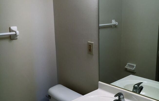 1 bed, 1 bath, 650 sqft, $825, Unit 940-12