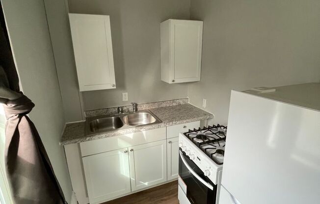 1 bed, 1 bath, $850, Unit Apt. 4