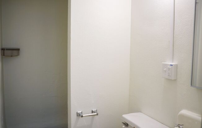 1 bed, 1 bath, $1,025, Unit 208