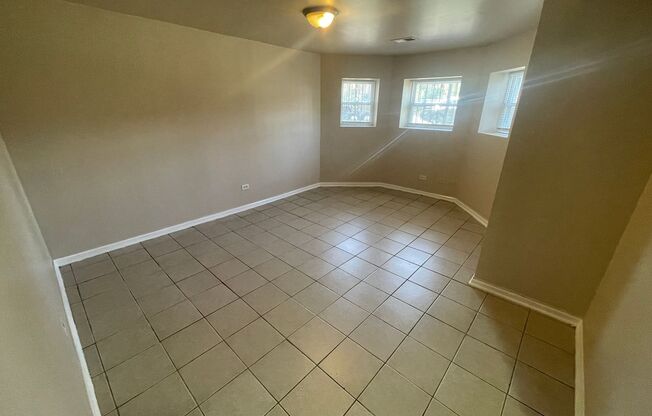 3 beds, 1 bath, $1,450