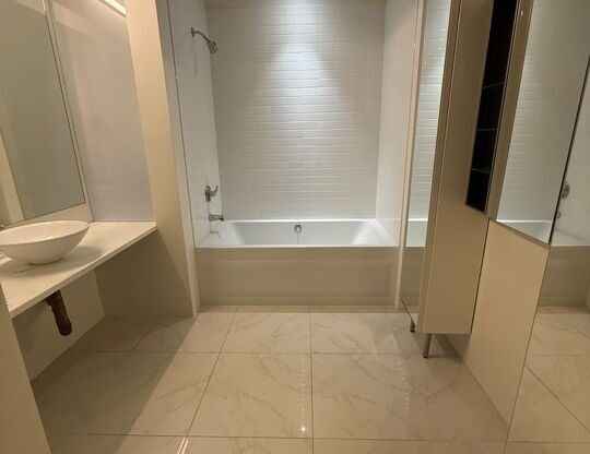 1 bed, 1 bath, 980 sqft, $3,400, Unit 114