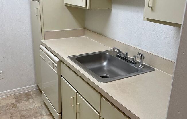 2 beds, 2 baths, 912 sqft, $1,300, Unit 315-102