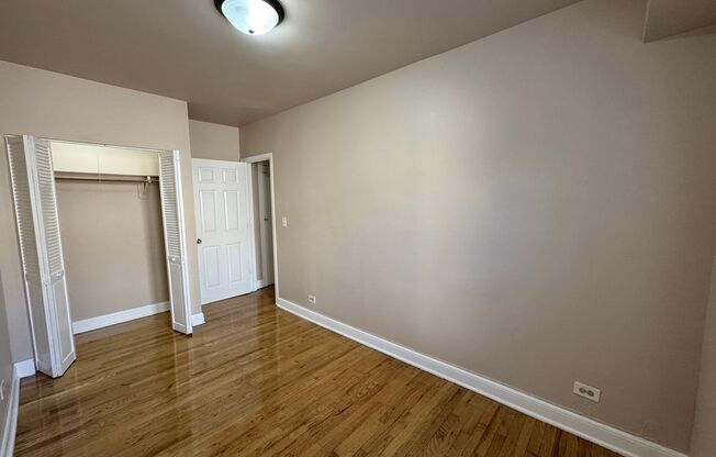 2 beds, 1 bath, $1,200, Unit 4850 #303