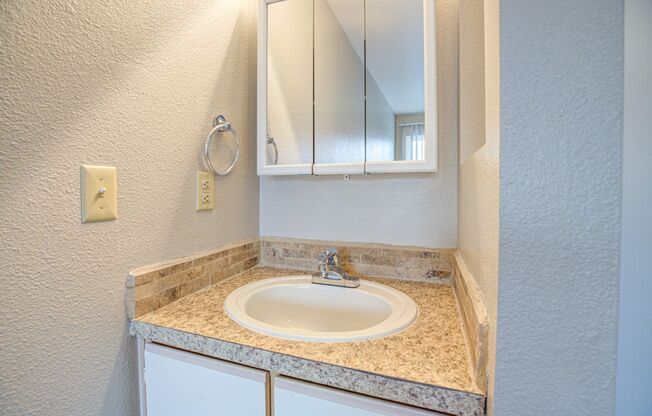 2 beds, 2 baths, 900 sqft, $1,545, Unit 135-211