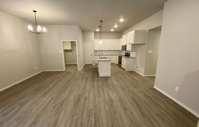 3 beds, 2 baths, 1,561 sqft, $1,690, Unit 5518-B 121st