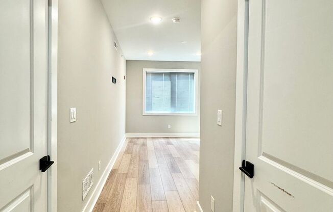 2 beds, 2 baths, 900 sqft, $1,599, Unit 306