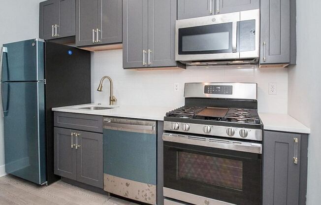 2808 W Oxford