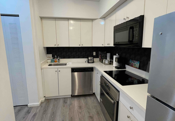 700 Meridian Ave