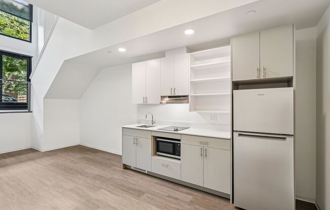 1 bed, 1.5 baths, 610 sqft, $2,450, Unit 105
