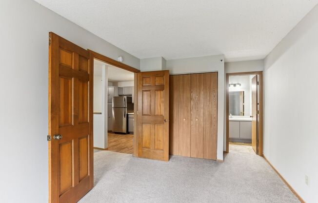 1 bed, 1 bath, 895 sqft, $1,299, Unit 2350-117