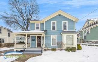 310 UN AVE SE