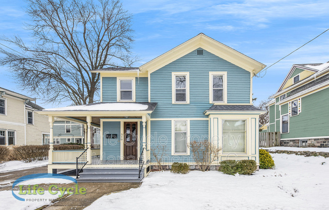 310 UN AVE SE