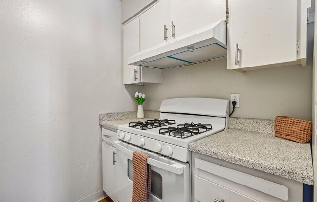 2 beds, 1 bath, 916 sqft, $1,495, Unit 15