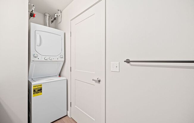 2 beds, 1 bath, 660 sqft, $2,200, Unit 208