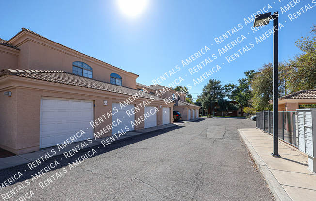 1426 E GROVERS AVE