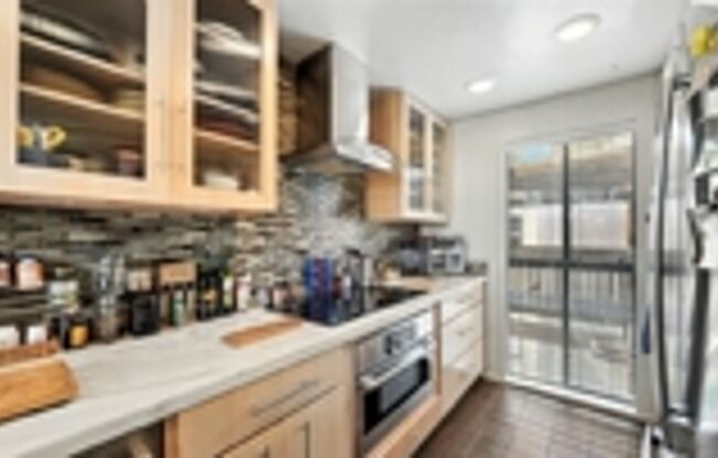 LIMITED-TIME INCENTIVE | Rent Credit Available on 12- or 15-Month Lease Save $1800 to $2100 for lease term